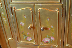 Gold Vernis Martin finish example